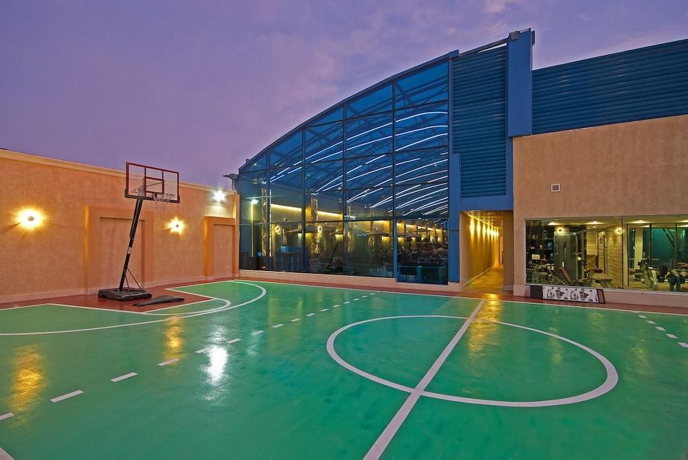 Casablanca Grand Hotel Jidá Exterior foto Basketball court