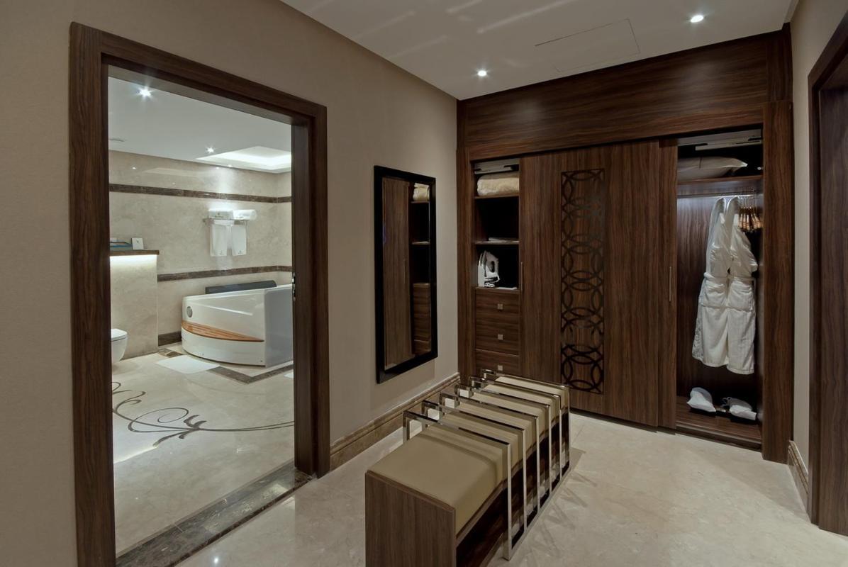 Casablanca Grand Hotel Jidá Exterior foto A bathroom in a luxury hotel