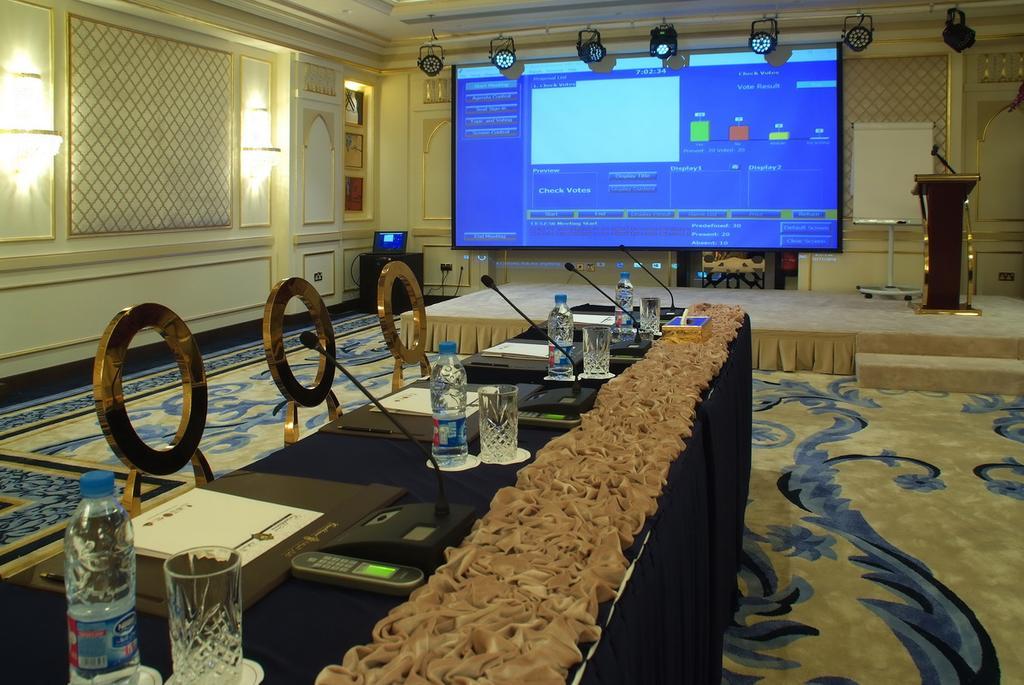 Casablanca Grand Hotel Jidá Exterior foto The 2016 meeting of the International Telecommunication Union