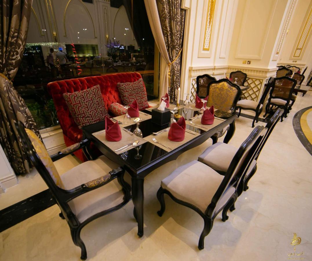 Casablanca Grand Hotel Jidá Exterior foto A table set for dinner